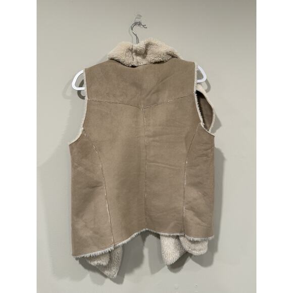 BERSHKA Women’s Vintage Look Faux Fur Vest/Jacket Size Medium 2408 - Picture 6 of 6